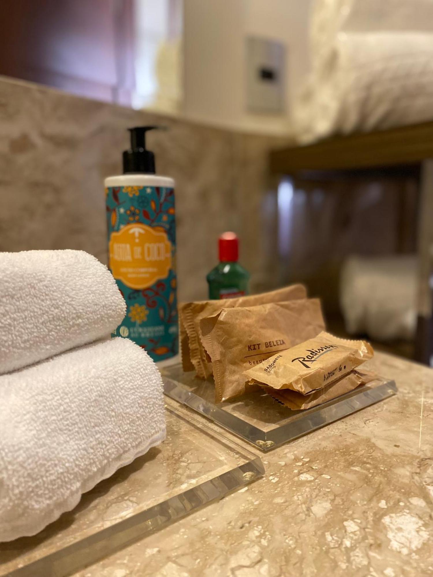 Radisson Alphaville Barueri Luaran gambar Soap and shampoo in a hotel bathroom